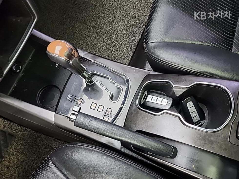 KG Mobility New코란도 C2.0 CVT 2WD High-end Type - 8