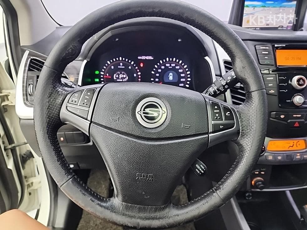 KG Mobility New코란도 C2.0 CVT 2WD High-end Type - 9