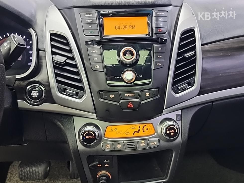 KG Mobility New코란도 C2.0 CVT 2WD High-end Type - 10