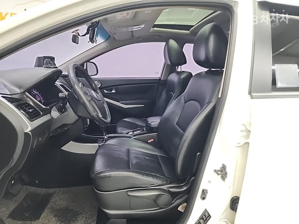 KG Mobility New코란도 C2.0 CVT 2WD High-end Type - 11