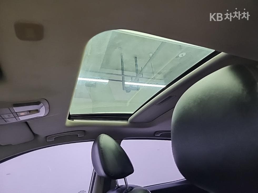 KG Mobility New코란도 C2.0 CVT 2WD High-end Type - 14