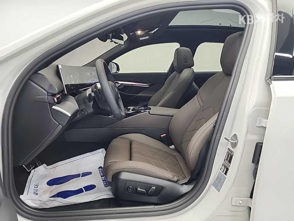 BMW New5 Series(G60)520i M Sport - 11