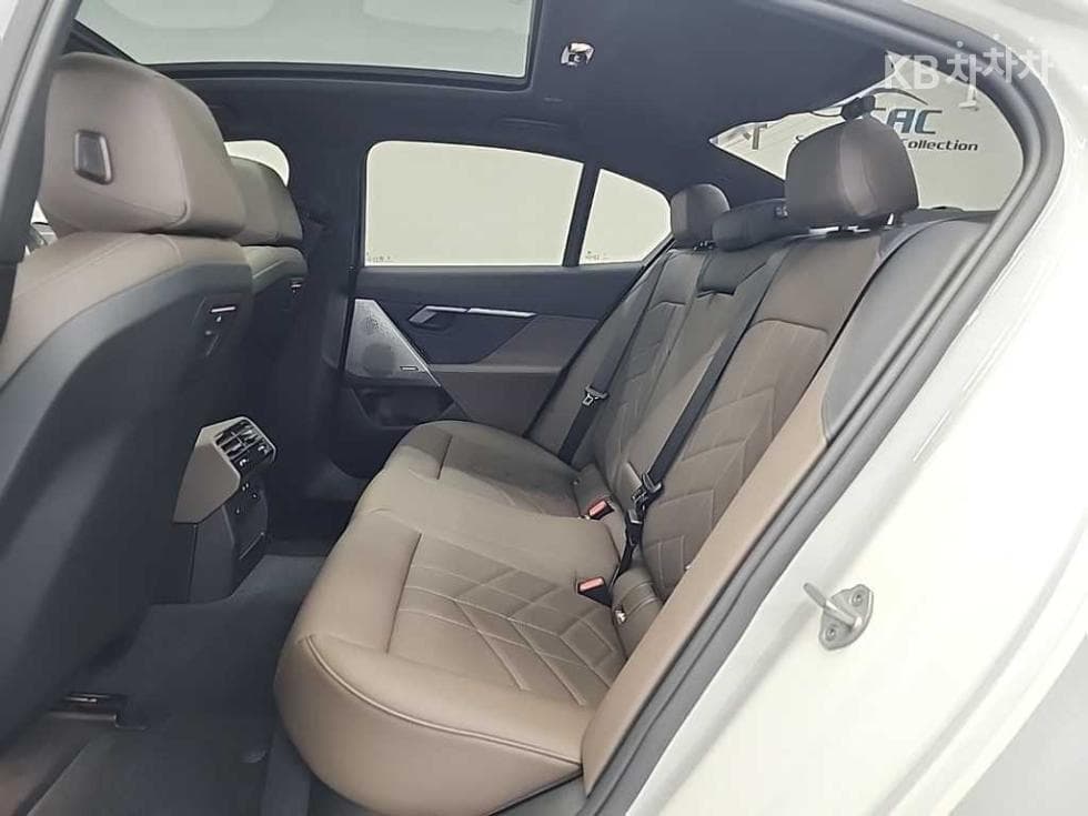 BMW New5 Series(G60)520i M Sport - 12