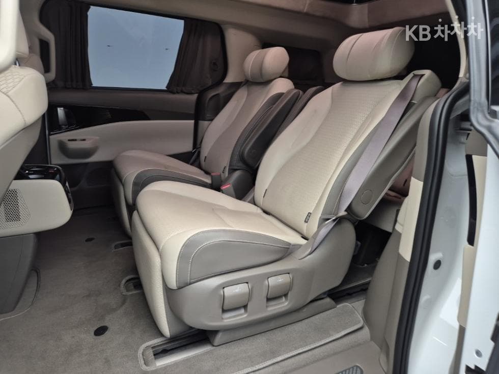 Kia The New (facelift) Carnival Hybrid 4th generationHigh Limousine (Carnival) 1.6 HEV 7-seater (Limousine) Signature - 12