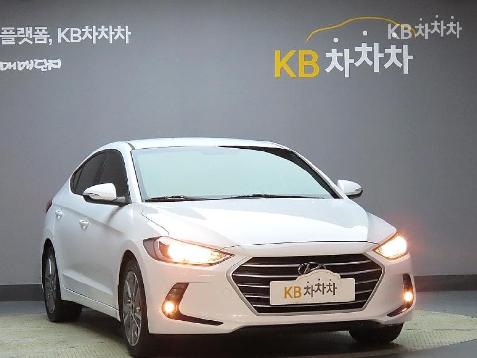 Hyundai Avante (Elantra)AD1.6 GDi Value Plus - 3