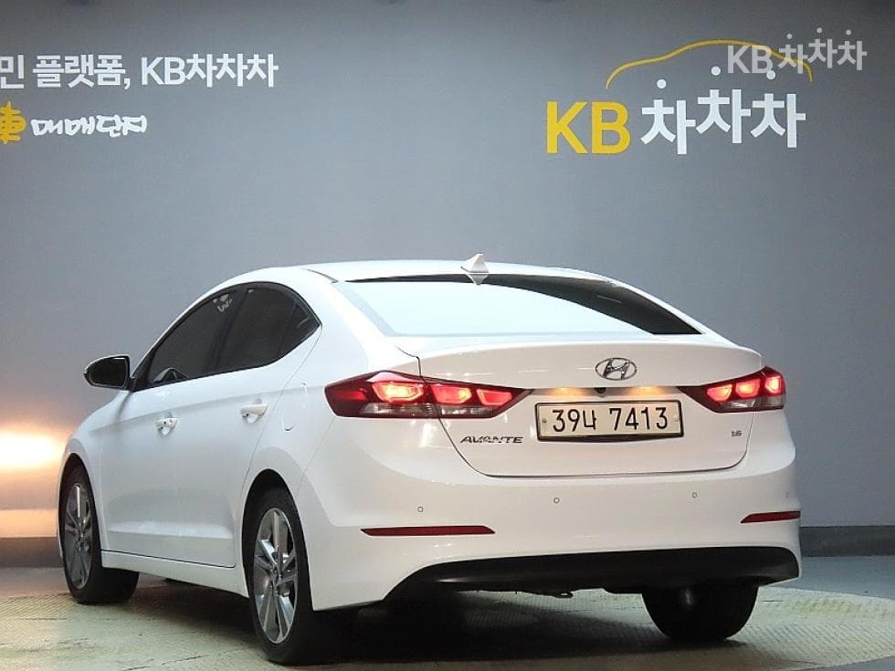 Hyundai Avante (Elantra)AD1.6 GDi Value Plus - 4
