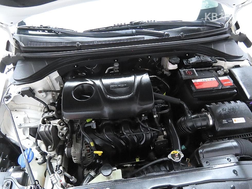 Hyundai Avante (Elantra)AD1.6 GDi Value Plus - 7