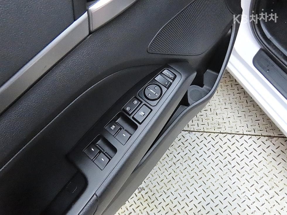 Hyundai Avante (Elantra)AD1.6 GDi Value Plus - 13