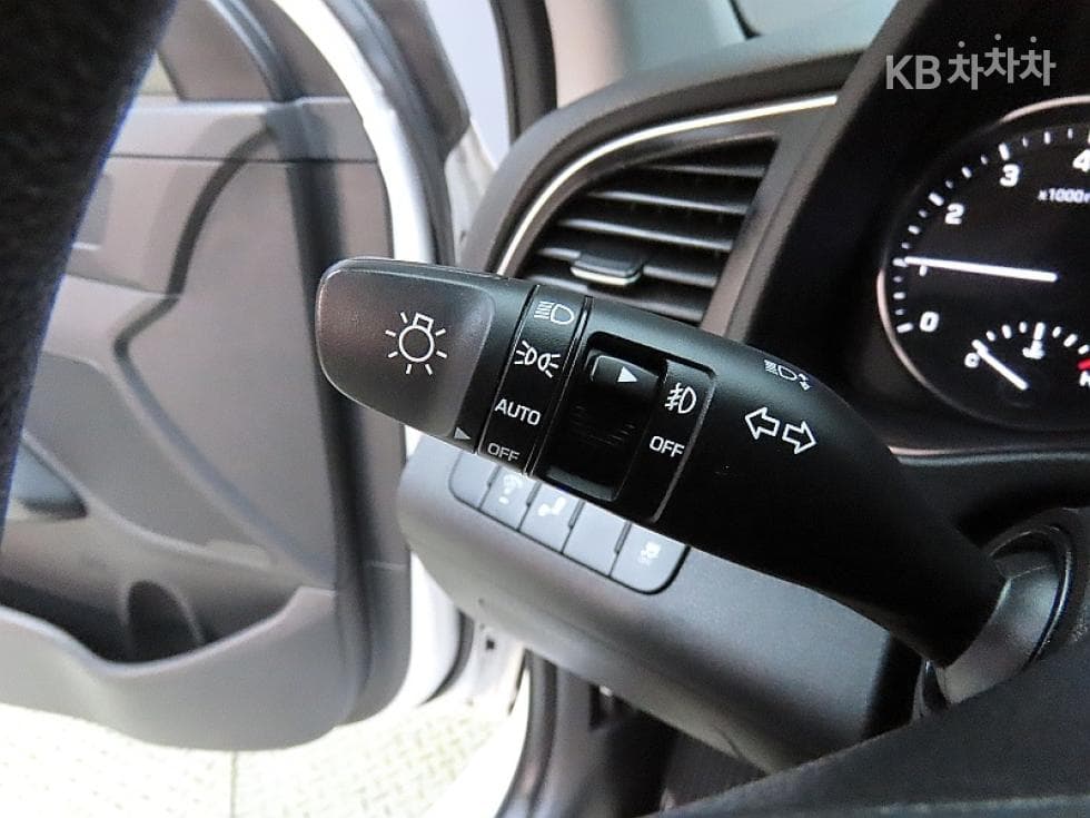 Hyundai Avante (Elantra)AD1.6 GDi Value Plus - 14