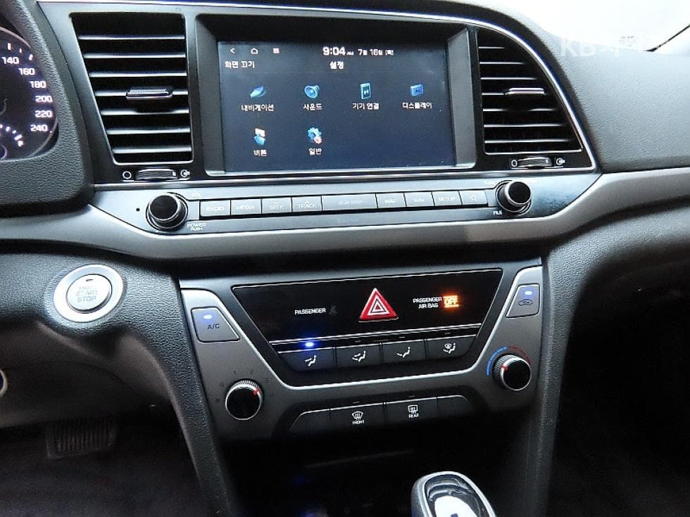 Hyundai Avante (Elantra)AD1.6 GDi Value Plus - 17