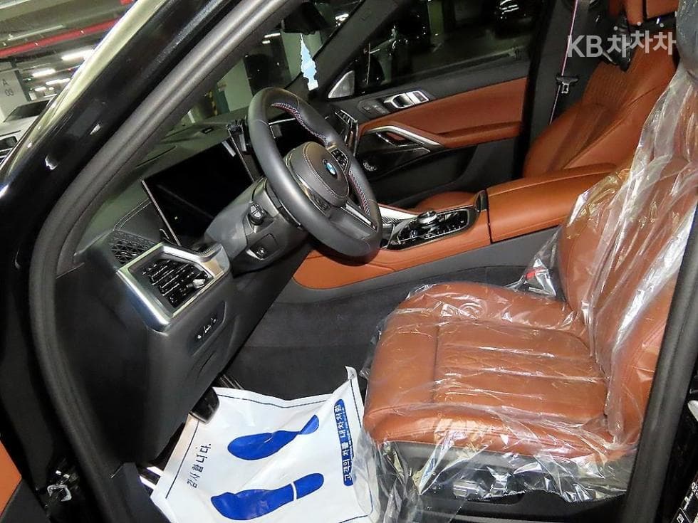 BMW X6(G06)M60i xDrive Стандартен - 6