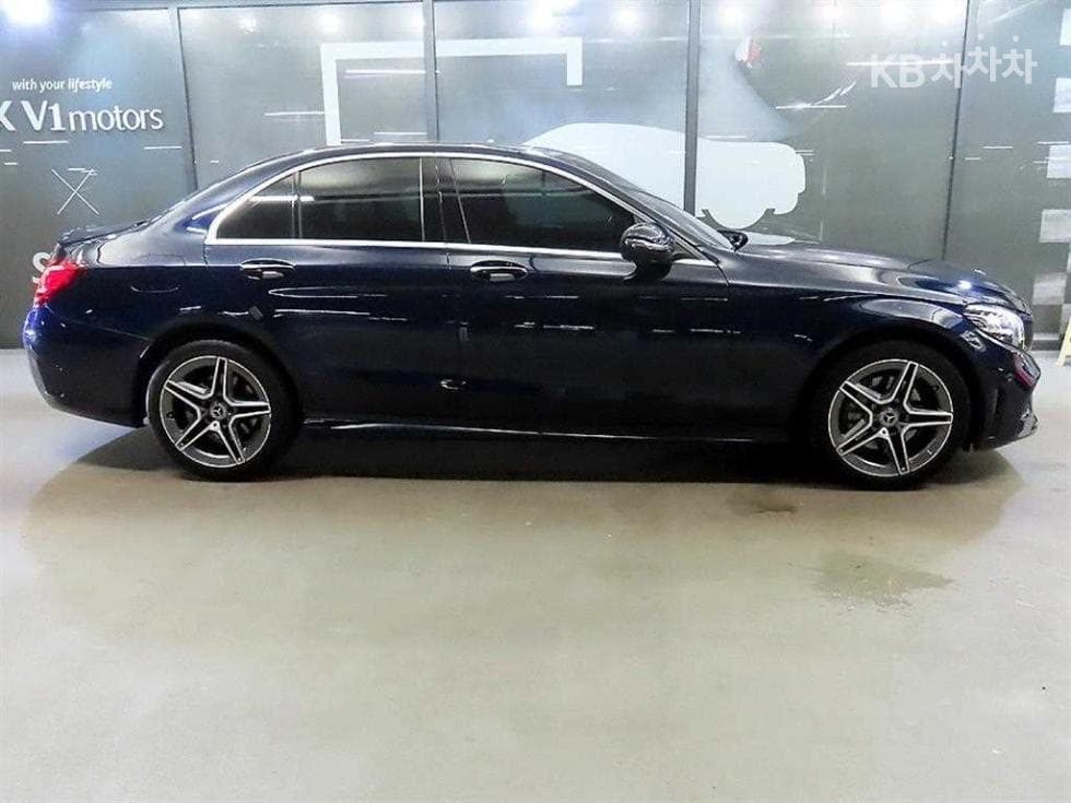 Mercedes-Benz The New (фейслифт) C-КласC200 4Matic AMG Line - 3