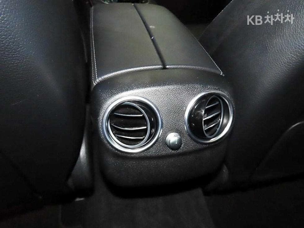Mercedes-Benz The New (фейслифт) C-КласC200 4Matic AMG Line - 16