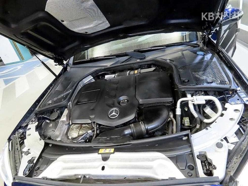 Mercedes-Benz The New (фейслифт) C-КласC200 4Matic AMG Line - 19