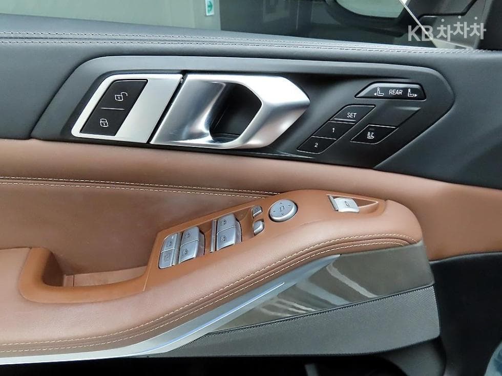 BMW X7(G07)xDrive 40i 디자Местен퓨어 Ексел런스 7-местен (Лимузин) - 11