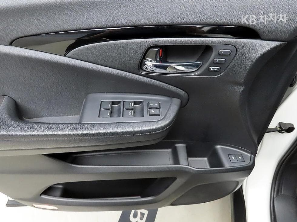혼다 파일럿(3-토 поколение)3.5 V6 4x4 Стандартен - 11