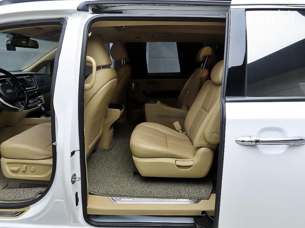 Kia The New (facelift) CarnivalHigh Limousine (Carnival) 2.2 Diesel 9-seater Noblesse Special (special feature/edition) - 6