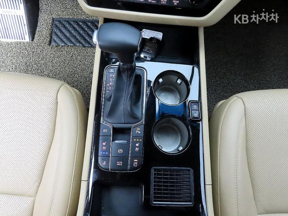 Kia The New (facelift) CarnivalHigh Limousine (Carnival) 2.2 Diesel 9-seater Noblesse Special (special feature/edition) - 9