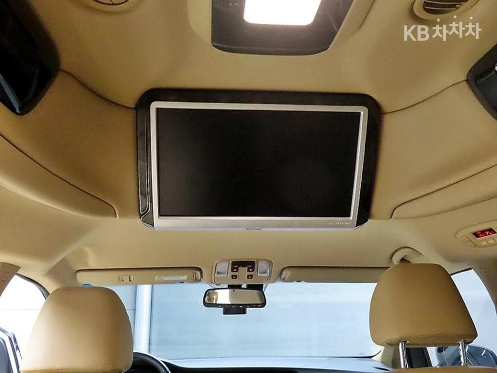 Kia The New (facelift) CarnivalHigh Limousine (Carnival) 2.2 Diesel 9-seater Noblesse Special (special feature/edition) - 14