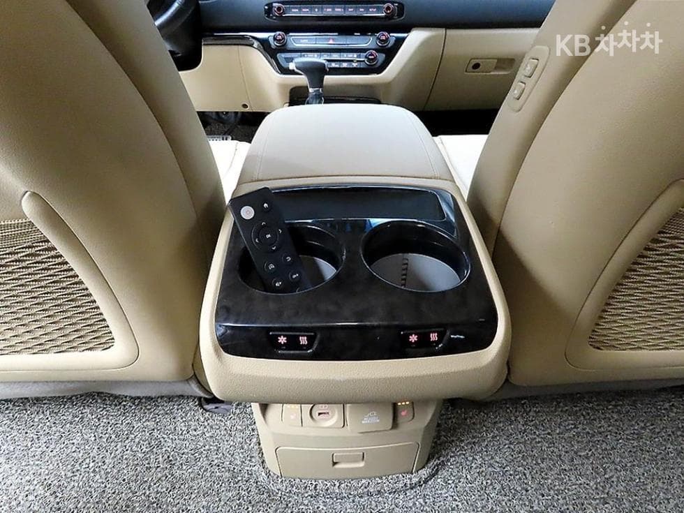 Kia The New (facelift) CarnivalHigh Limousine (Carnival) 2.2 Diesel 9-seater Noblesse Special (special feature/edition) - 15