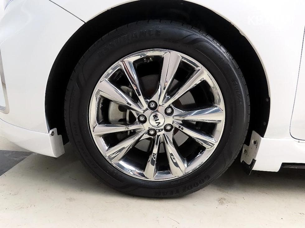 Kia The New (facelift) CarnivalHigh Limousine (Carnival) 2.2 Diesel 9-seater Noblesse Special (special feature/edition) - 20