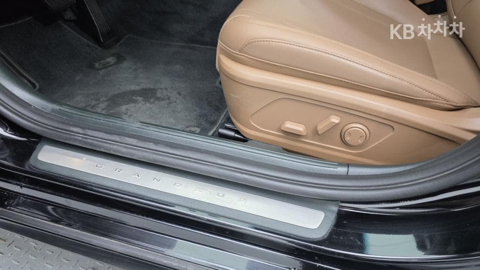 Хюндай Ди Всеново Grandeur (Azera)2.5L бензин 2WD Premium - 20