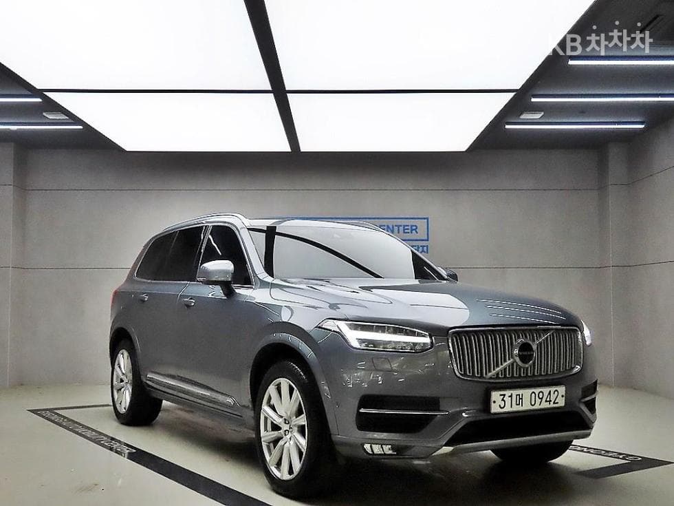Volvo All New XC90 D5 Momentum - Image 1