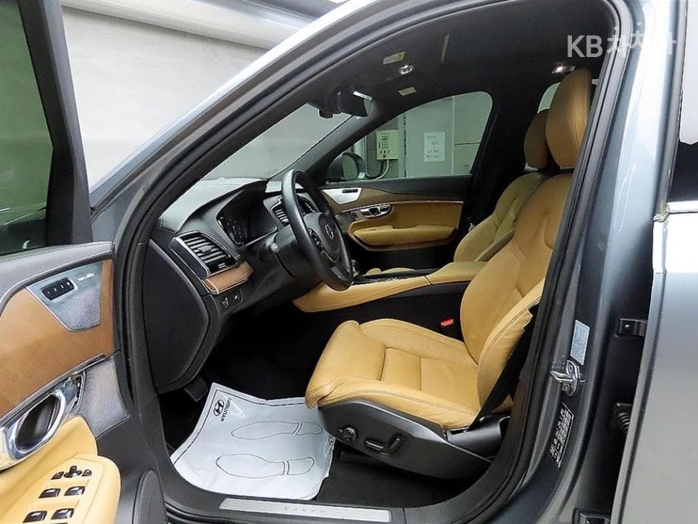 Volvo All New XC90D5 Momentum - 5