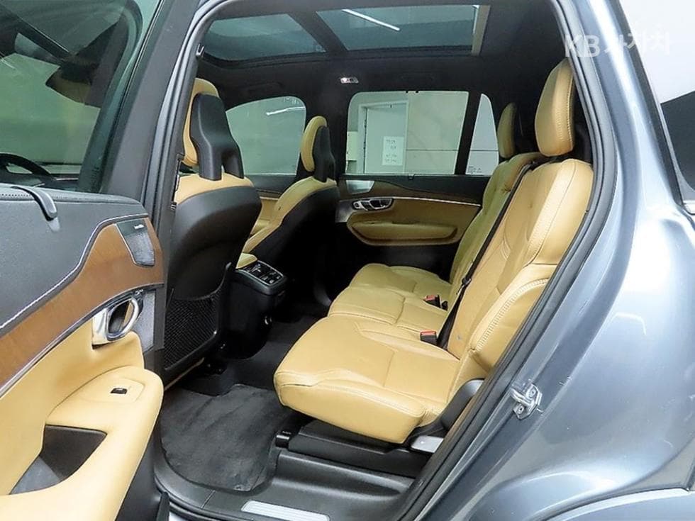 Volvo All New XC90D5 Momentum - 6