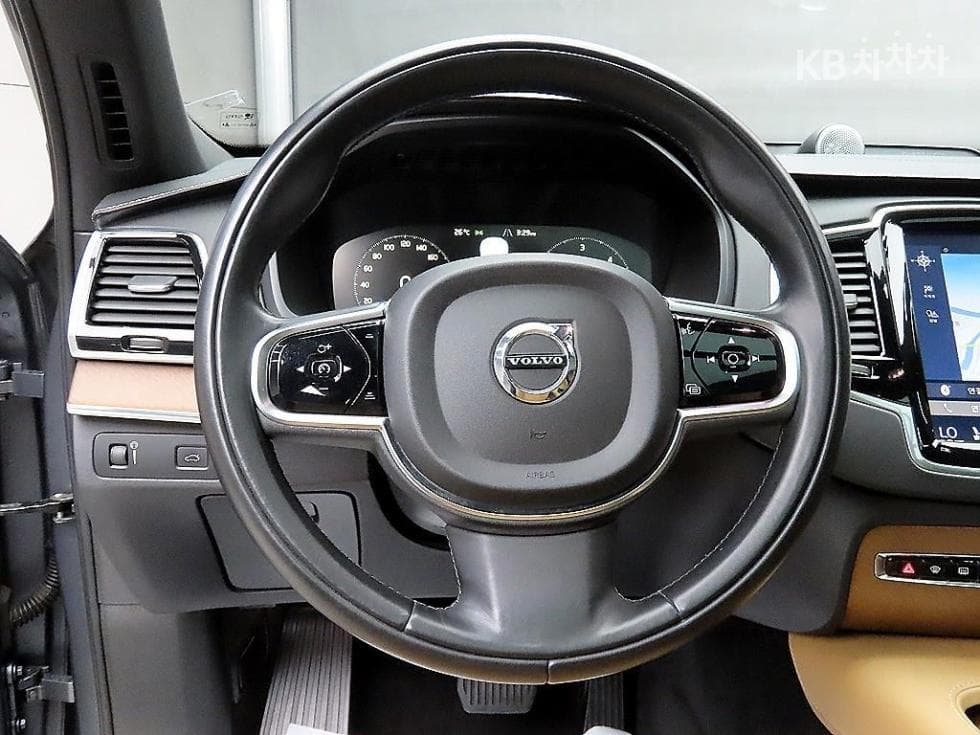 Volvo All New XC90D5 Momentum - 9