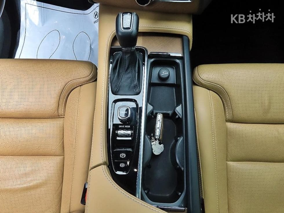 Volvo All New XC90D5 Momentum - 10