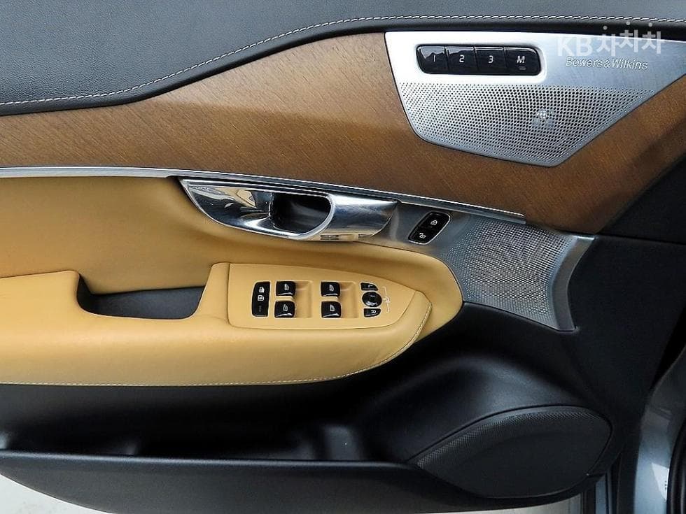 Volvo All New XC90D5 Momentum - 11