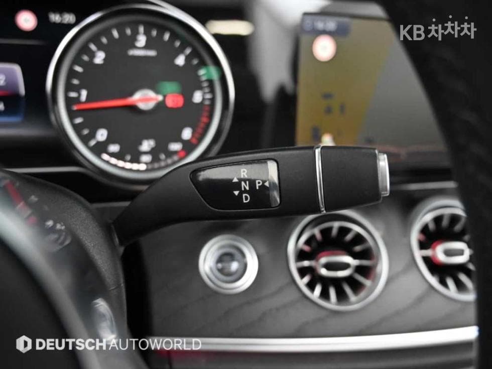 Mercedes-Benz E-Клас (W213)E220d Cabriolet - 9