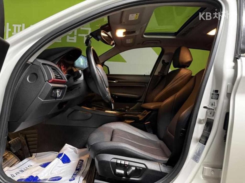 BMW Нов1시리즈118d 스포츠 Стандартен - 8