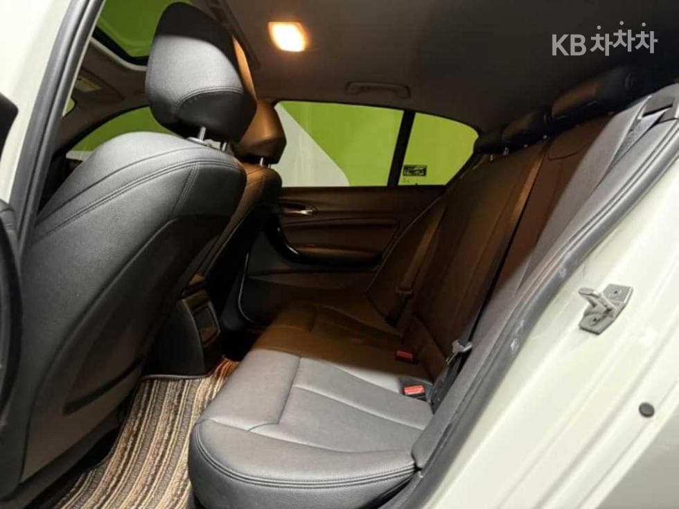BMW Нов1시리즈118d 스포츠 Стандартен - 9