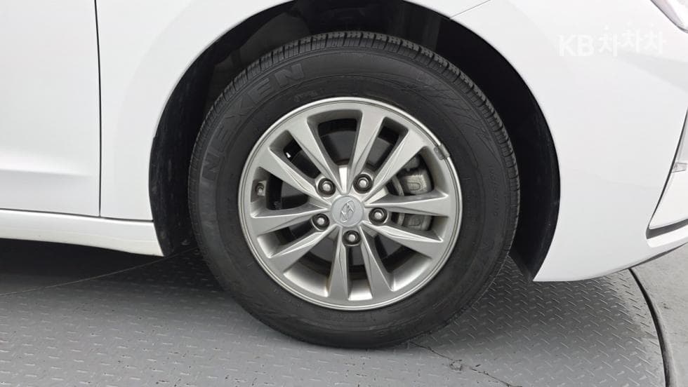 Hyundai The New (facelift) Avante (Elantra) ADSmartstream G1.6 Smart - 11