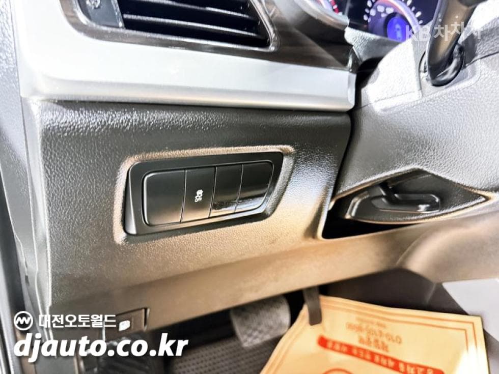КейДжи Мобилити Нов코란도 C2.0 어드벤처 60th 에디션 2WD - 7