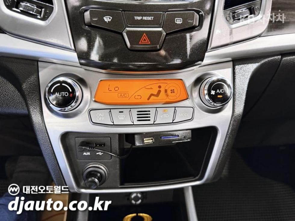 КейДжи Мобилити Нов코란도 C2.0 어드벤처 60th 에디션 2WD - 9