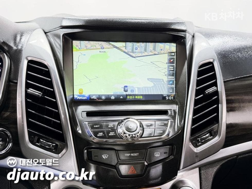 КейДжи Мобилити Нов코란도 C2.0 어드벤처 60th 에디션 2WD - 10