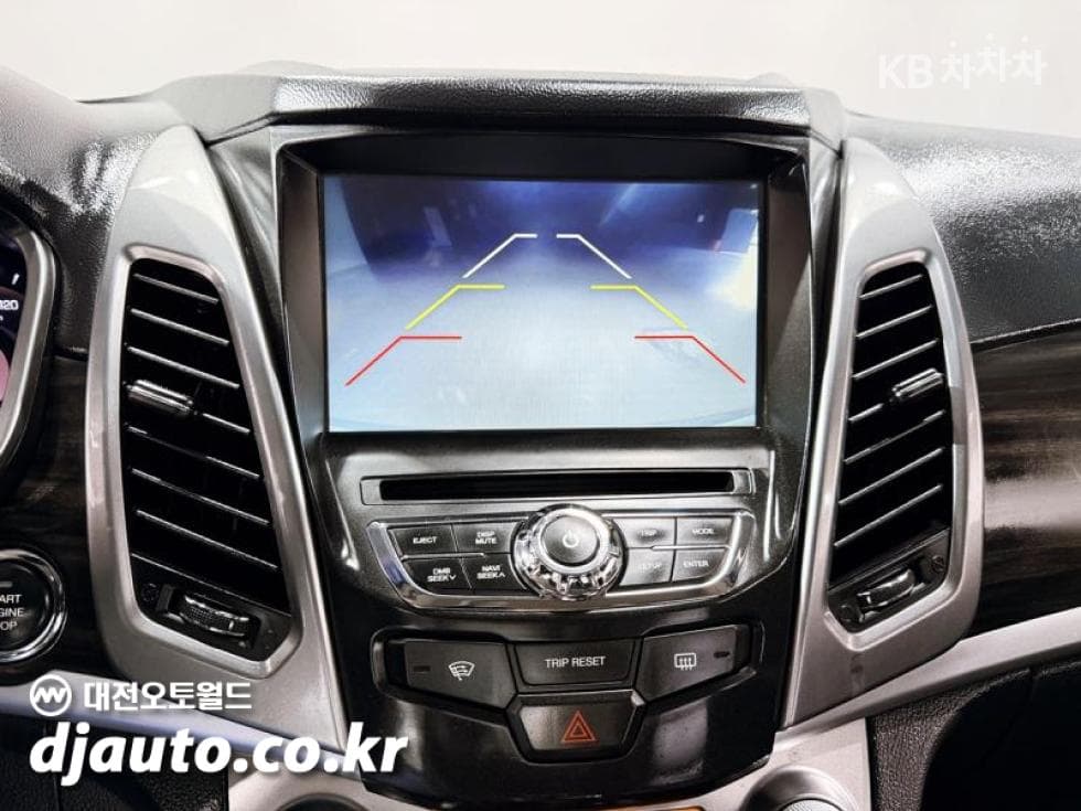 КейДжи Мобилити Нов코란도 C2.0 어드벤처 60th 에디션 2WD - 11
