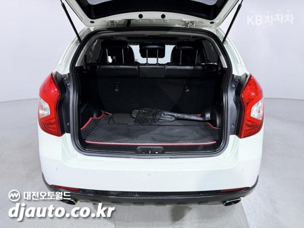 КейДжи Мобилити Нов코란도 C2.0 어드벤처 60th 에디션 2WD - 19