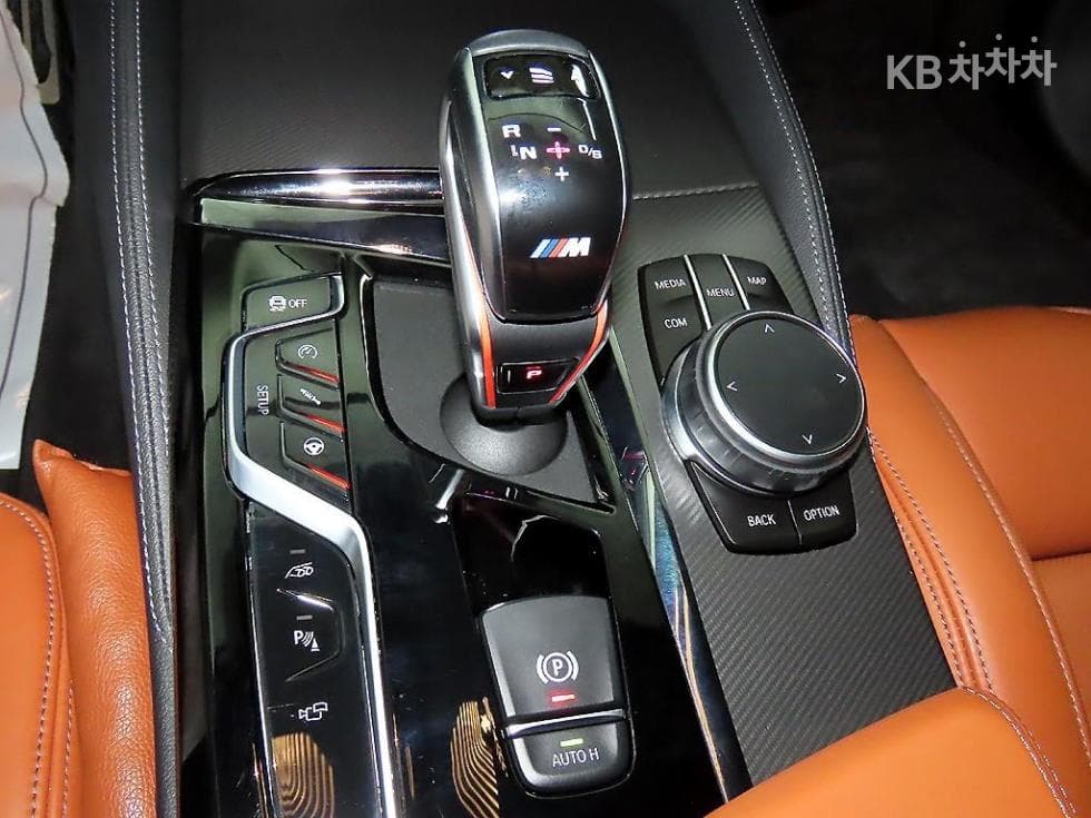 BMW M시리즈M5 Седан F10 - 12