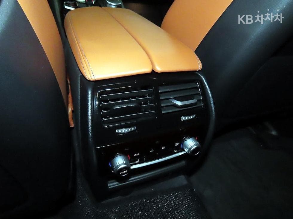 BMW M시리즈M5 Седан F10 - 16