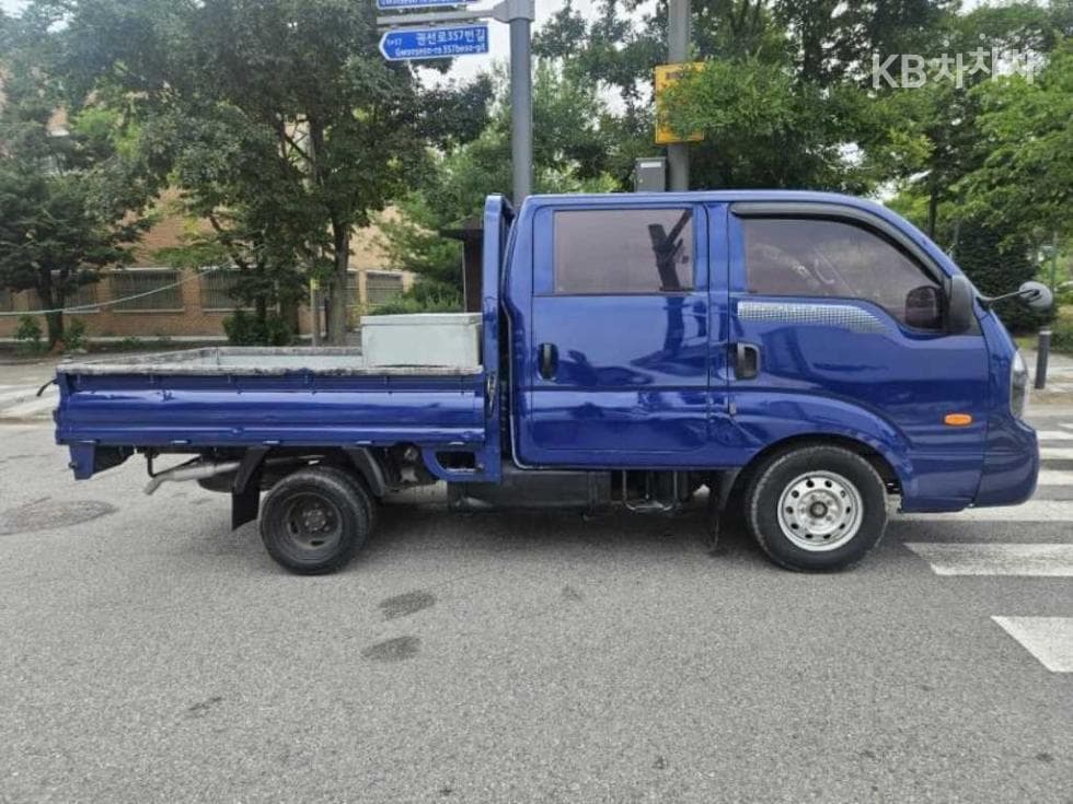 Киа Бонго 3 (лек)1 тон Удължено междуосие Двойна Кабина CRDi Limited - 3