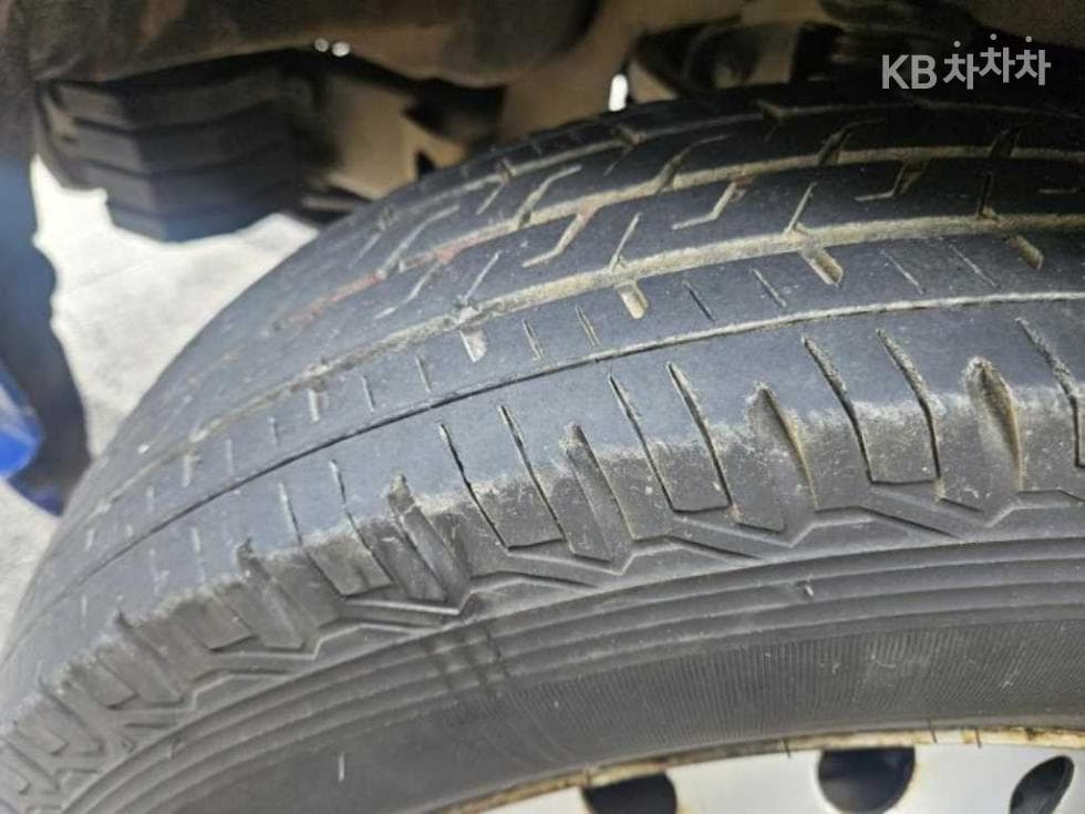 Киа Бонго 3 (лек)1 тон Удължено междуосие Двойна Кабина CRDi Limited - 16