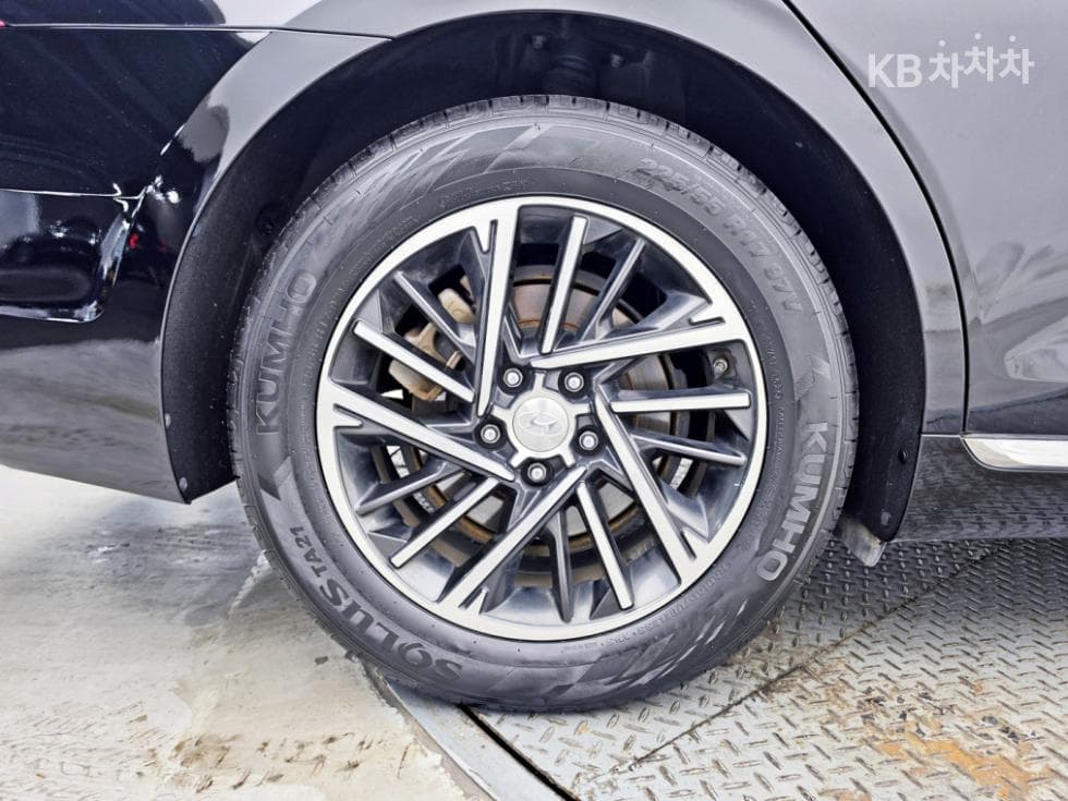 Hyundai The New (facelift) Grandeur (Azera)2.5 Premium 초이스 - 26