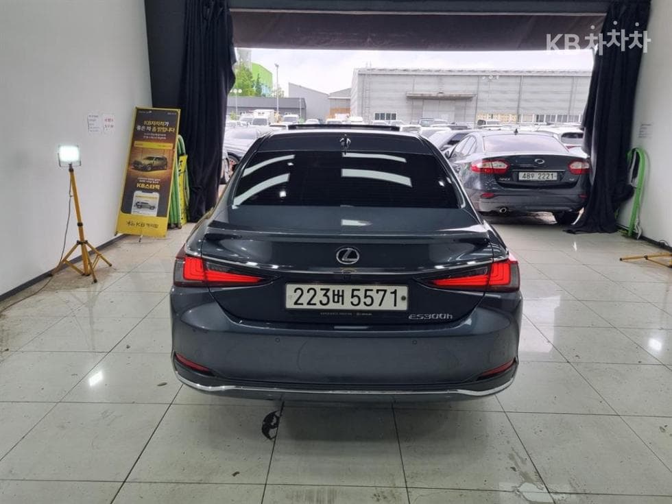 Lexus Нов 제너Рей (ван)션 ES300h Executive - 3