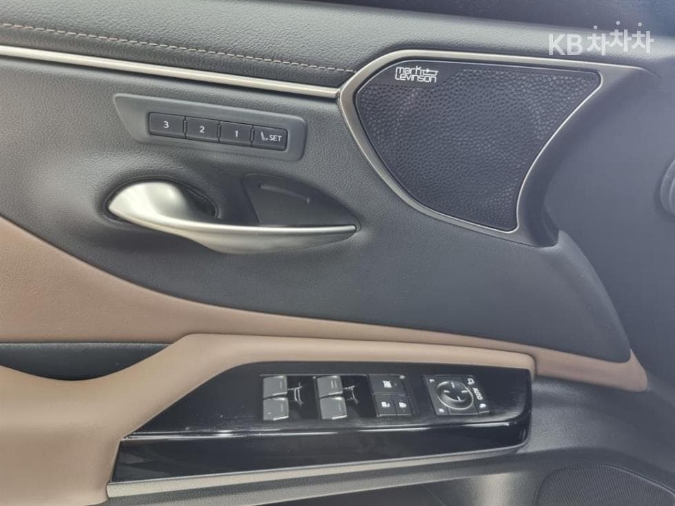 Lexus Нов 제너Рей (ван)션 ES300h Executive - 16