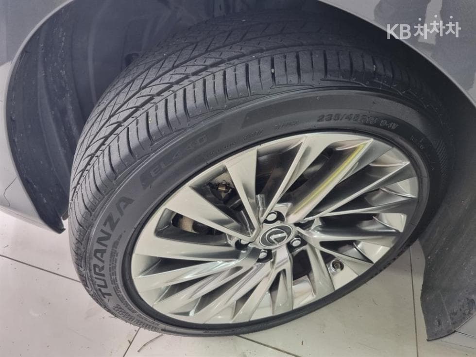 Lexus Нов 제너Рей (ван)션 ES300h Executive - 18