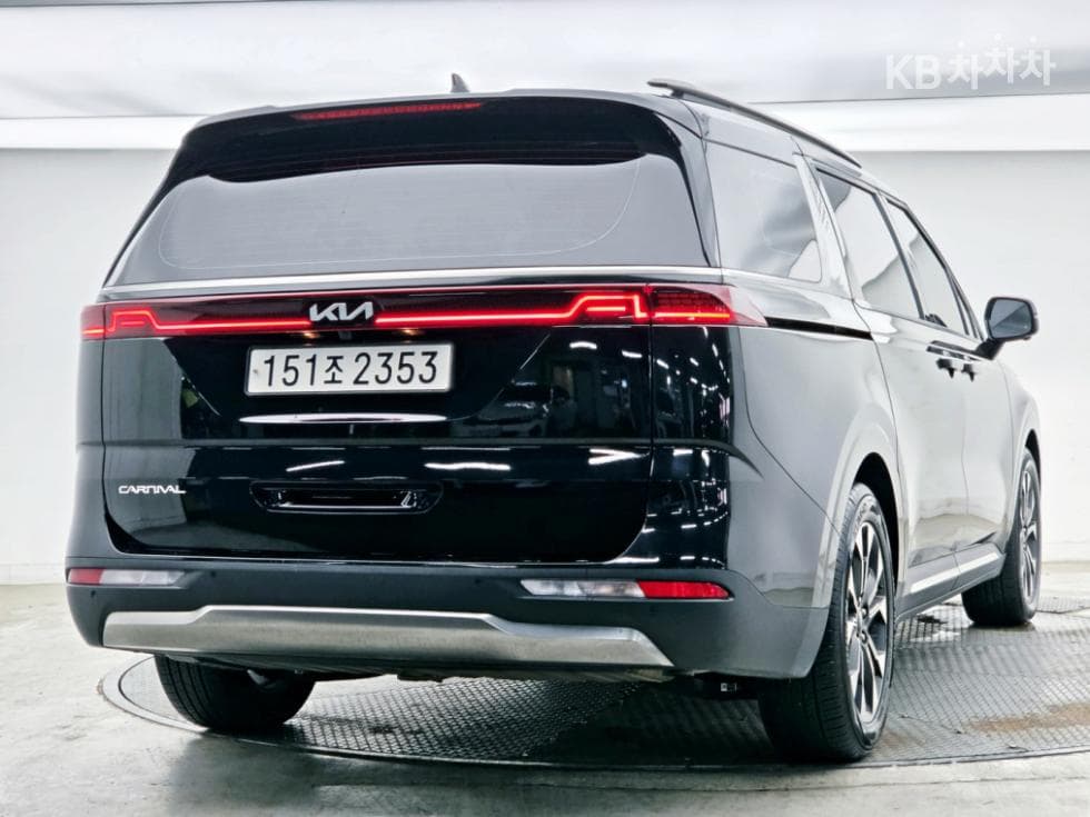 Kia Carnival 4th generationD2.2 9-seater Signature - 2